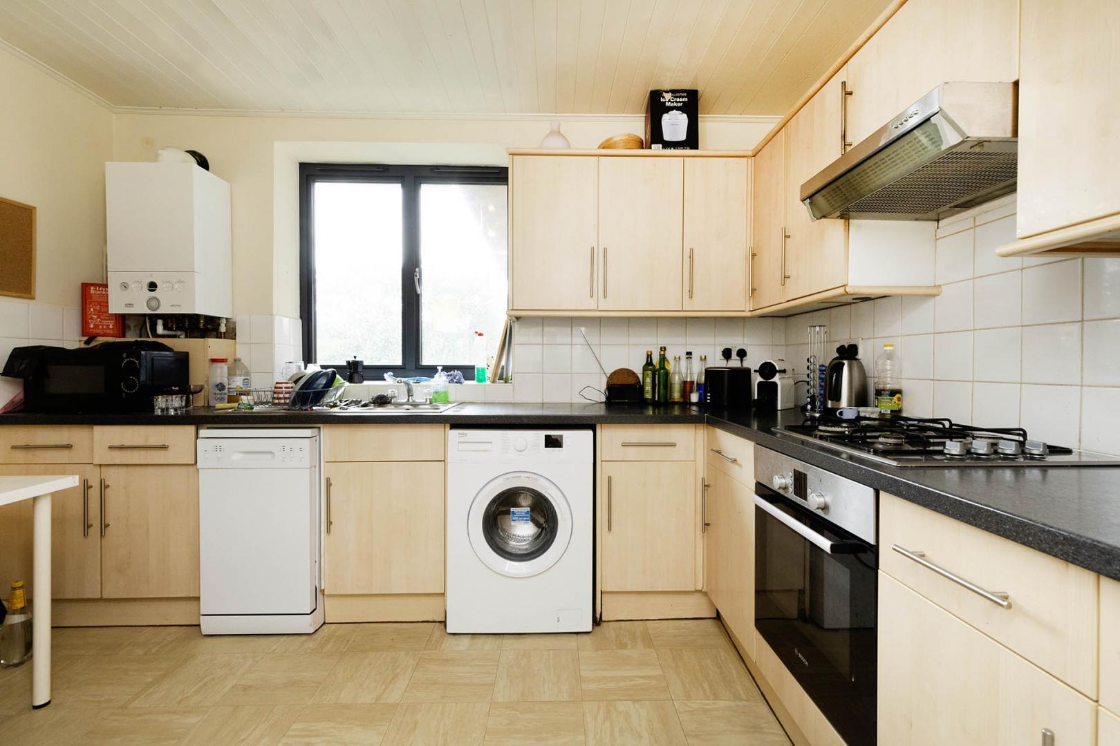 Suitable For Sharers Belvedere Court, Willesden Green